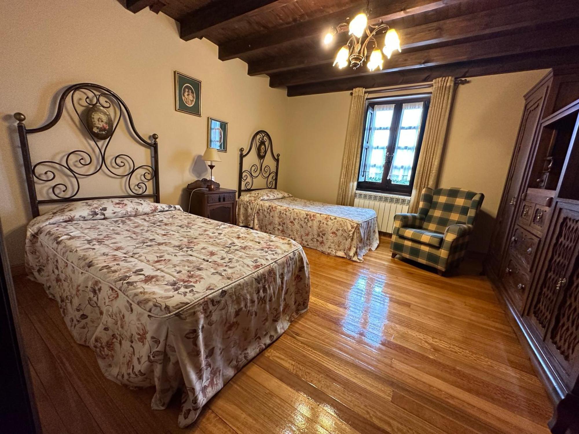 Apartamentos La Gloria Santillana del Mar Exterior photo