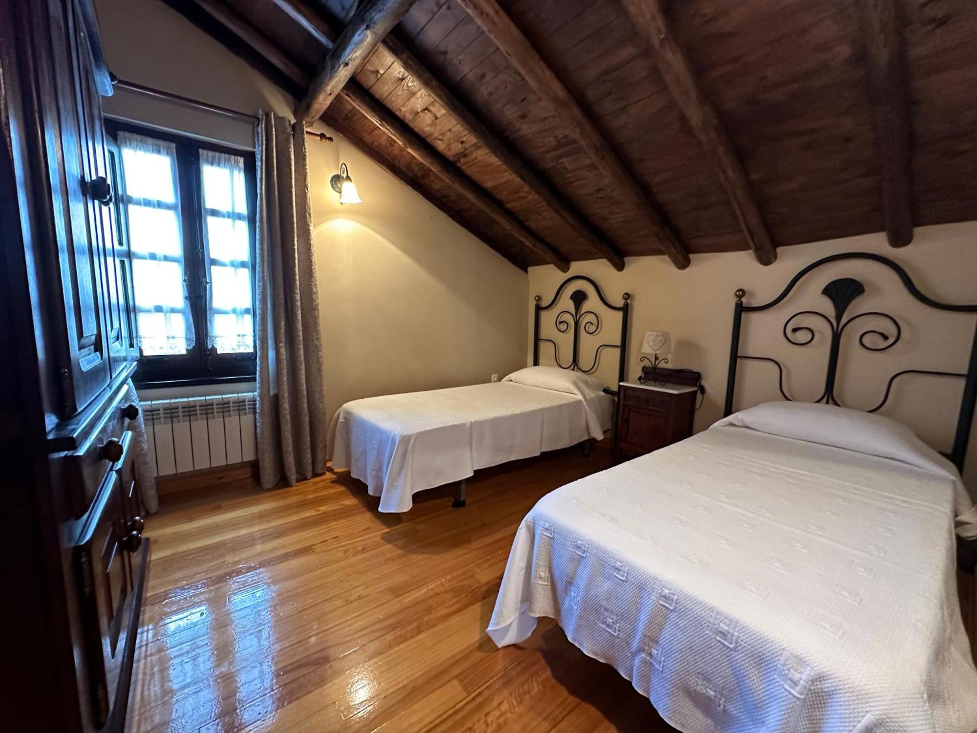 Apartamentos La Gloria Santillana del Mar Exterior photo